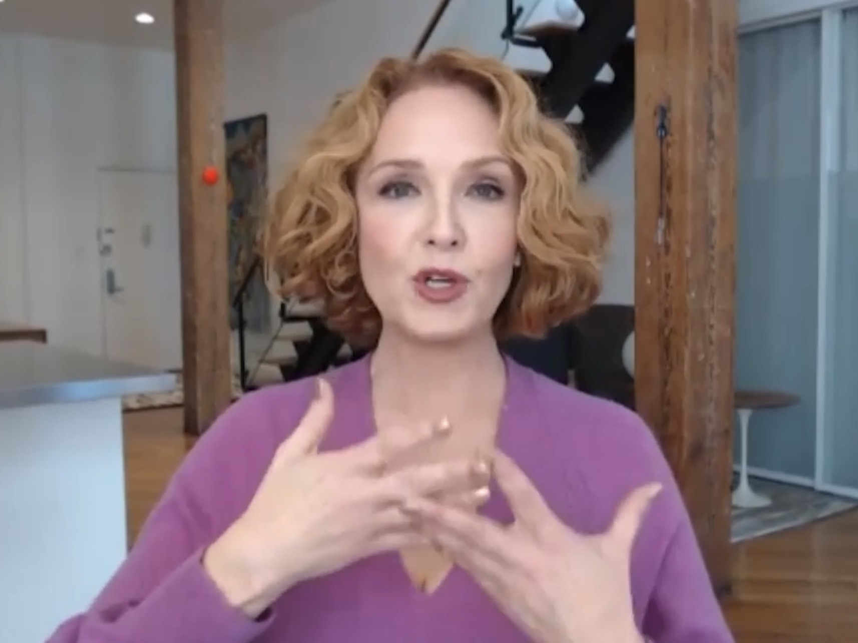 Amy Yasbeck in 2003, speaking out about her late husband’s death. 